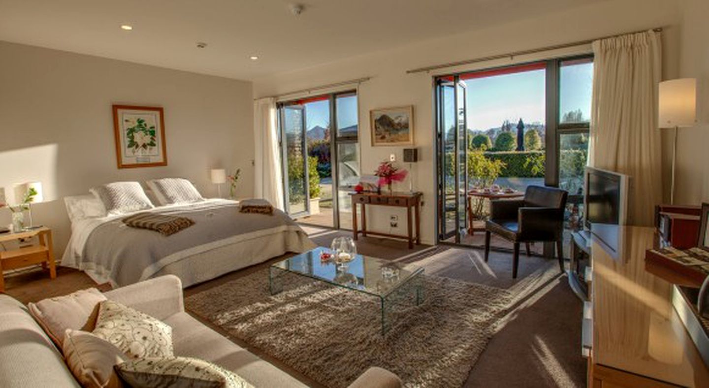 Contemporary Suite in an Upscale Bed and Breakfast in Wanaka, New Zealand