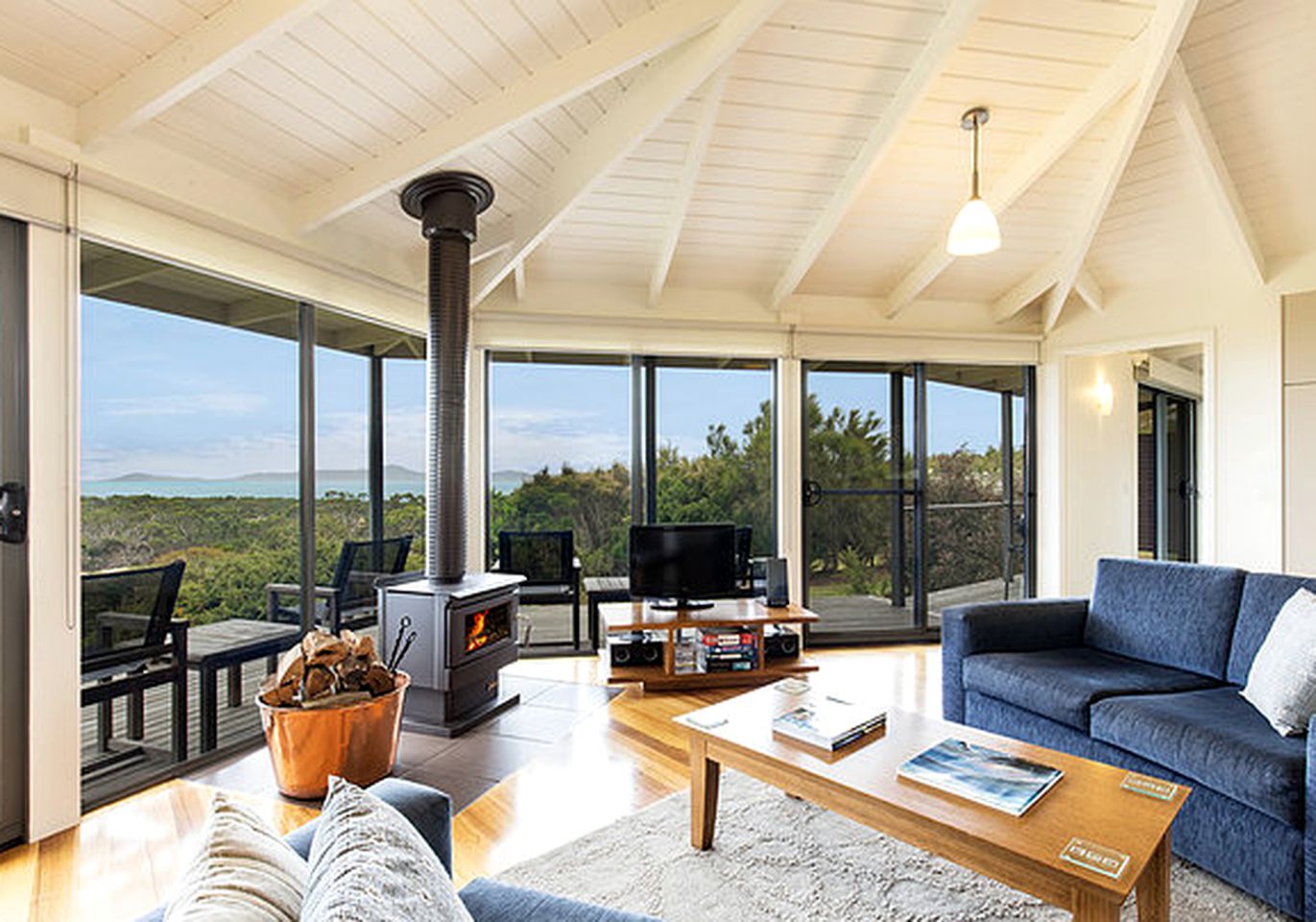 Romantic Holiday Cottage with Oceanfront Views near Wilsons Promontory National Park in Victoria