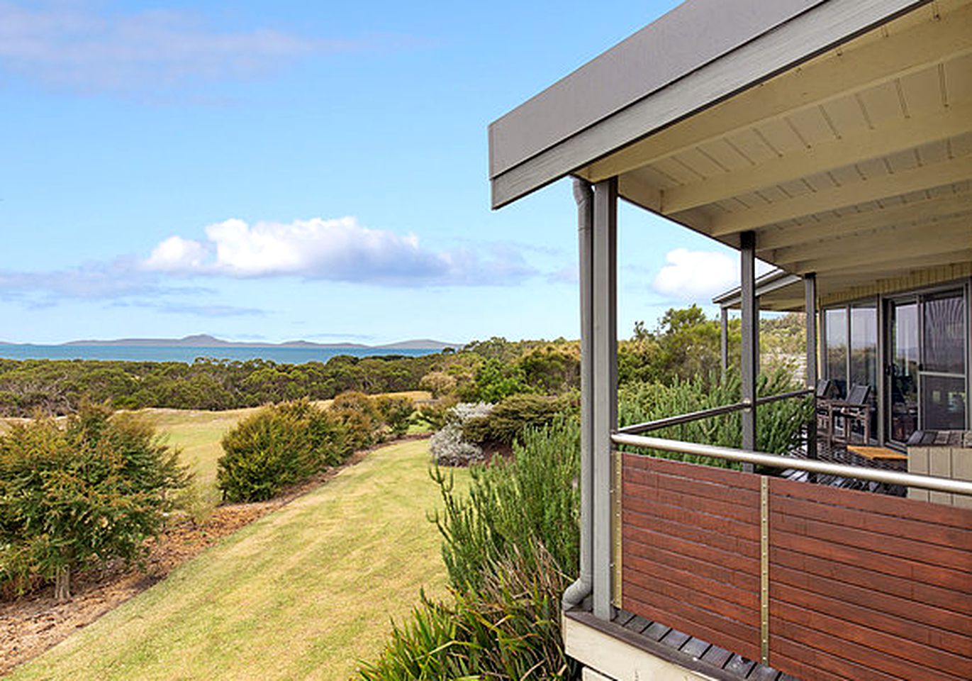 Romantic Holiday Cottage with Oceanfront Views near Wilsons Promontory National Park in Victoria
