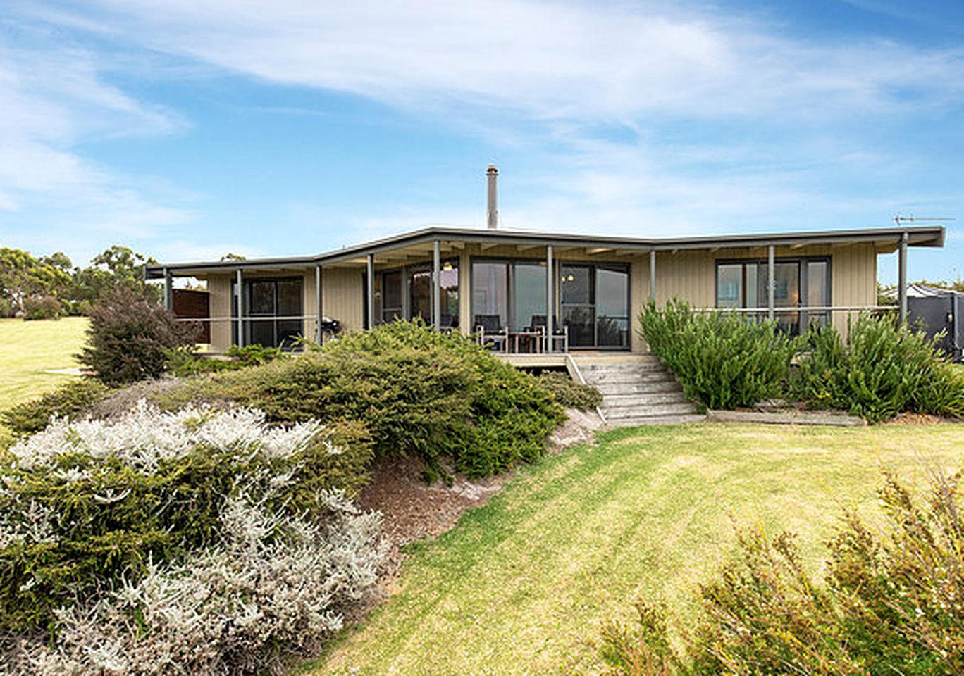 Romantic Holiday Cottage with Oceanfront Views near Wilsons Promontory National Park in Victoria