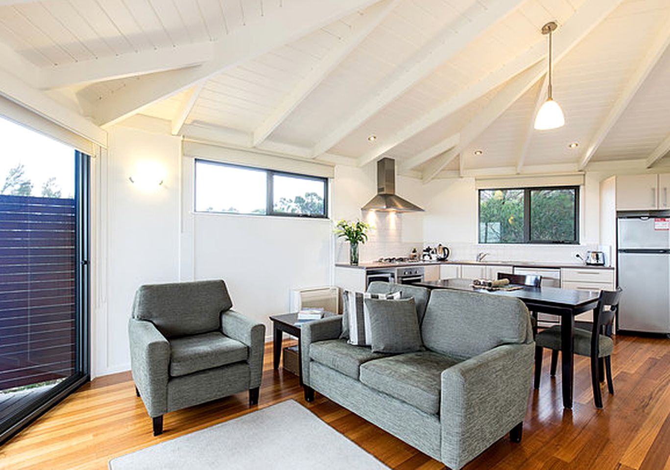 Inviting Studio Cottage Rental Overlooking the Ocean in Yanakie, Victoria