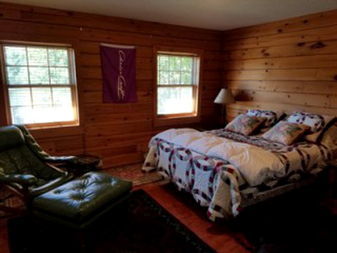 Cabins (Bloomingdale, New York, United States)