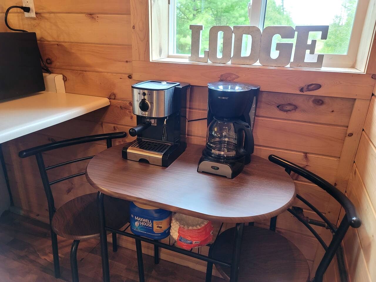 Cozy Lakeside Log Cabin with Kayaks & Arcade Access near Trails in Bitely, Michigan