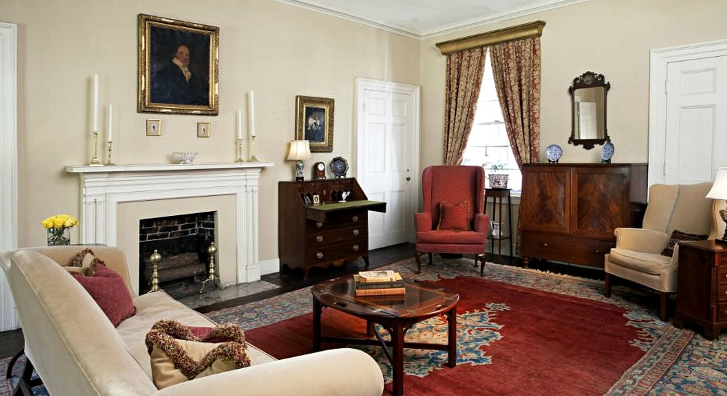 Southern-Style Room in Historic Bed and Breakfast in Natchez, Mississippi