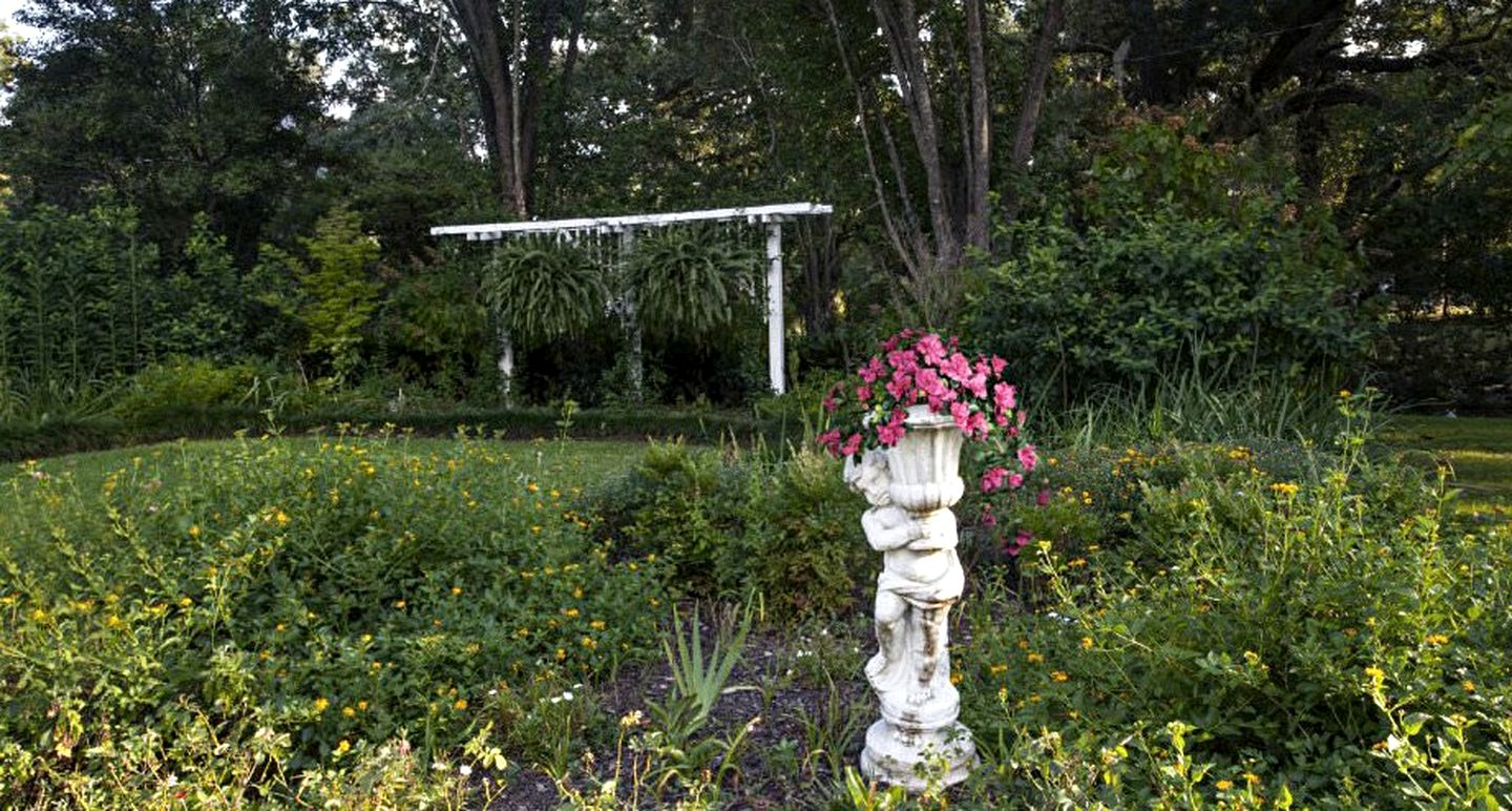 Luxurious Suite with Stunning Views at a Country Bed and Breakfast in Natchez, Mississippi