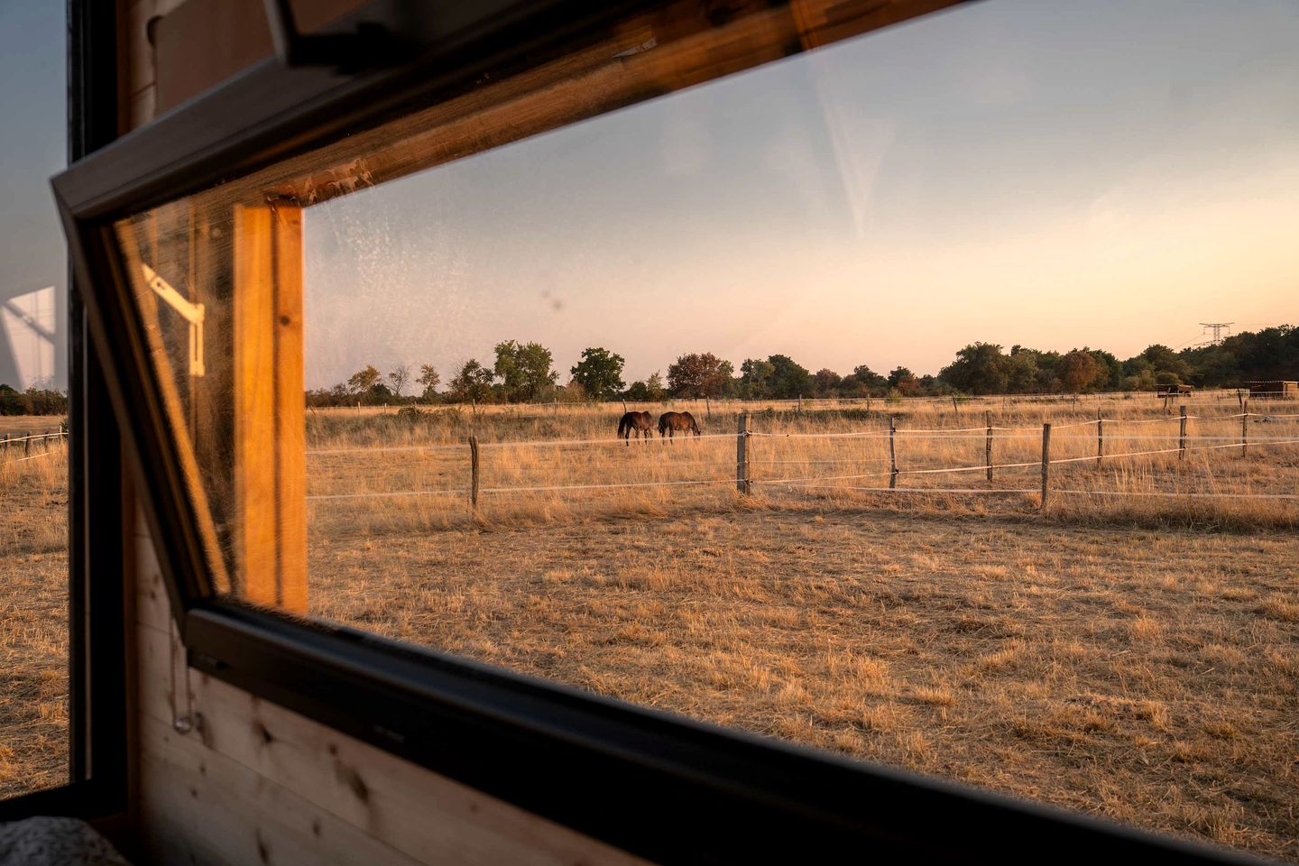 Charming Eco-Lodge with Panoramic Countryside Views near Vichy, Allier