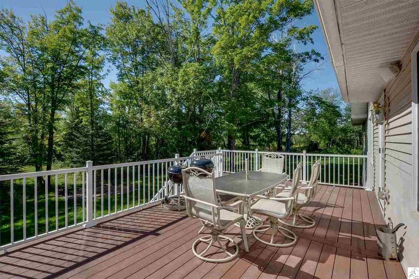 Cozy Vacation Rental overlooking a Meadow near Lake Superior, Minnesota