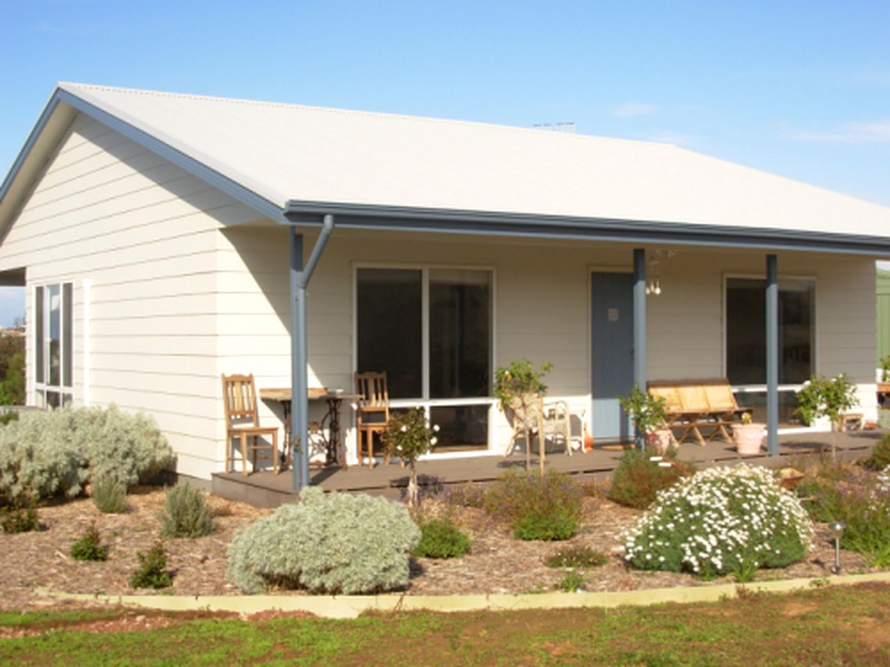 Charming Cottage Rental within Easy Reach of Lake Alexandrina, Australia