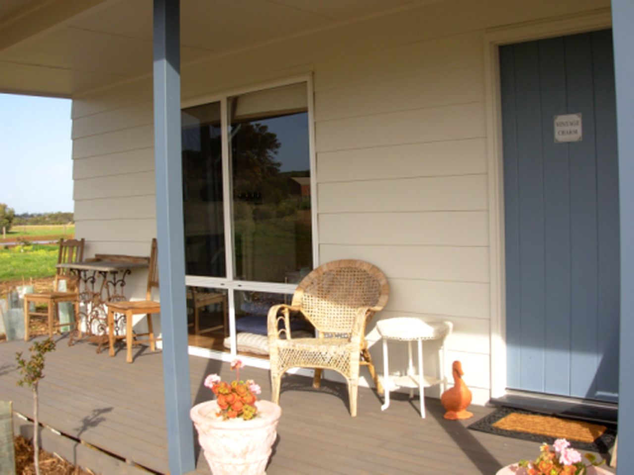 Charming Cottage Rental within Easy Reach of Lake Alexandrina, Australia