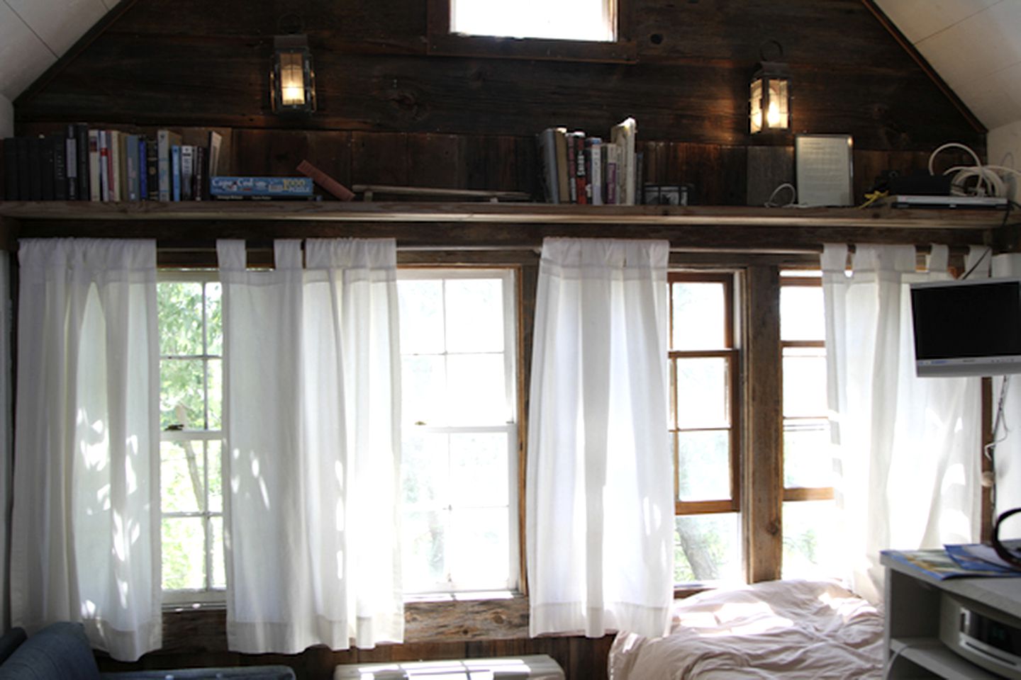 Romantic Cabin Retreat for Couples in Cape Cod Bay near Provincetown