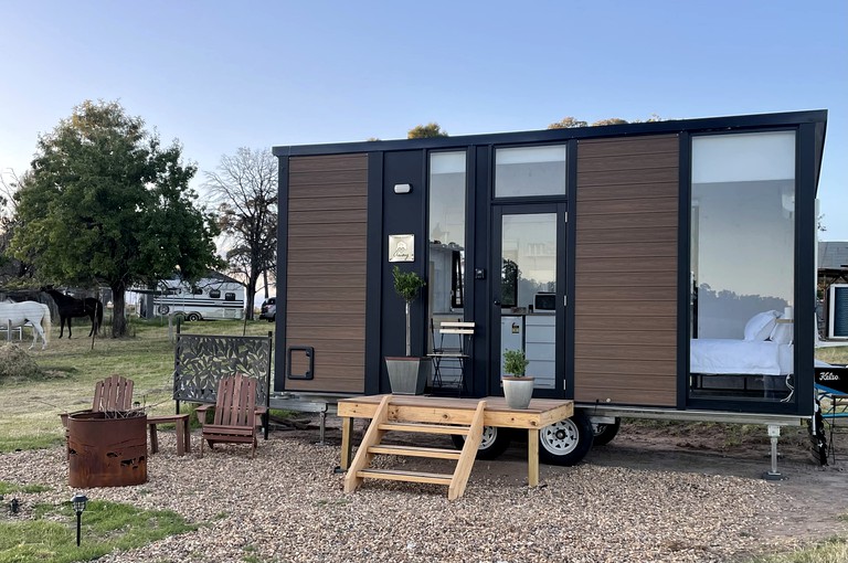 Tranquil, Pet-friendly Tiny Home perfect for couples glamping in Ulamambri, Australia