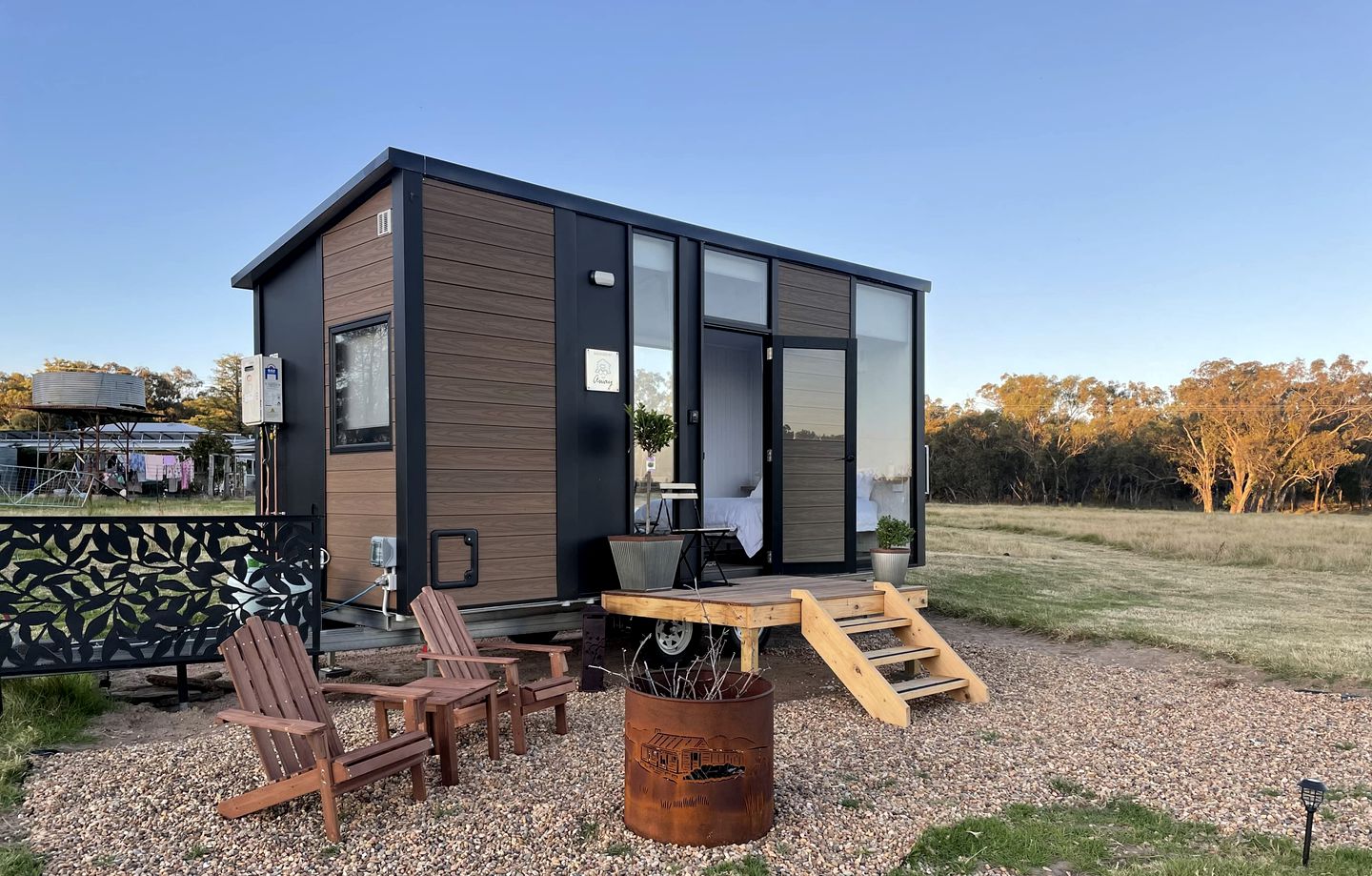 Tranquil, Pet-Friendly Tiny Home Perfect for Couples Glamping in Ulamambri, Australia