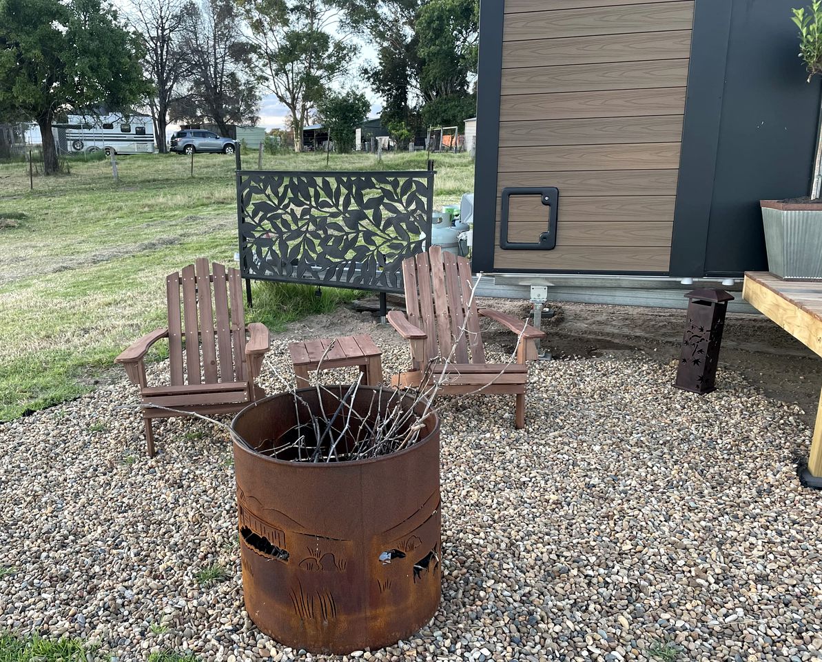 Tranquil, Pet-Friendly Tiny Home Perfect for Couples Glamping in Ulamambri, Australia