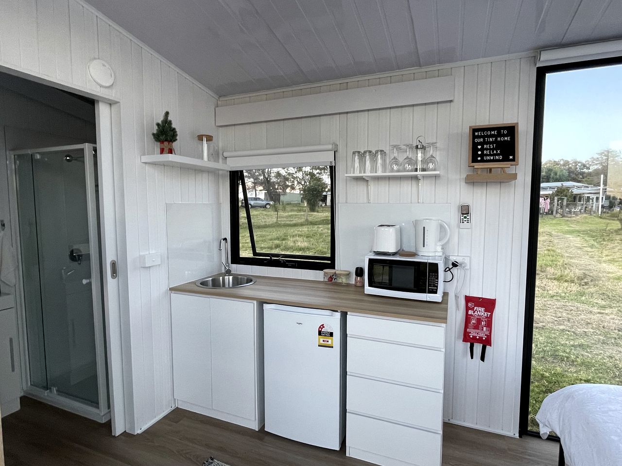 Tranquil, Pet-Friendly Tiny Home Perfect for Couples Glamping in Ulamambri, Australia