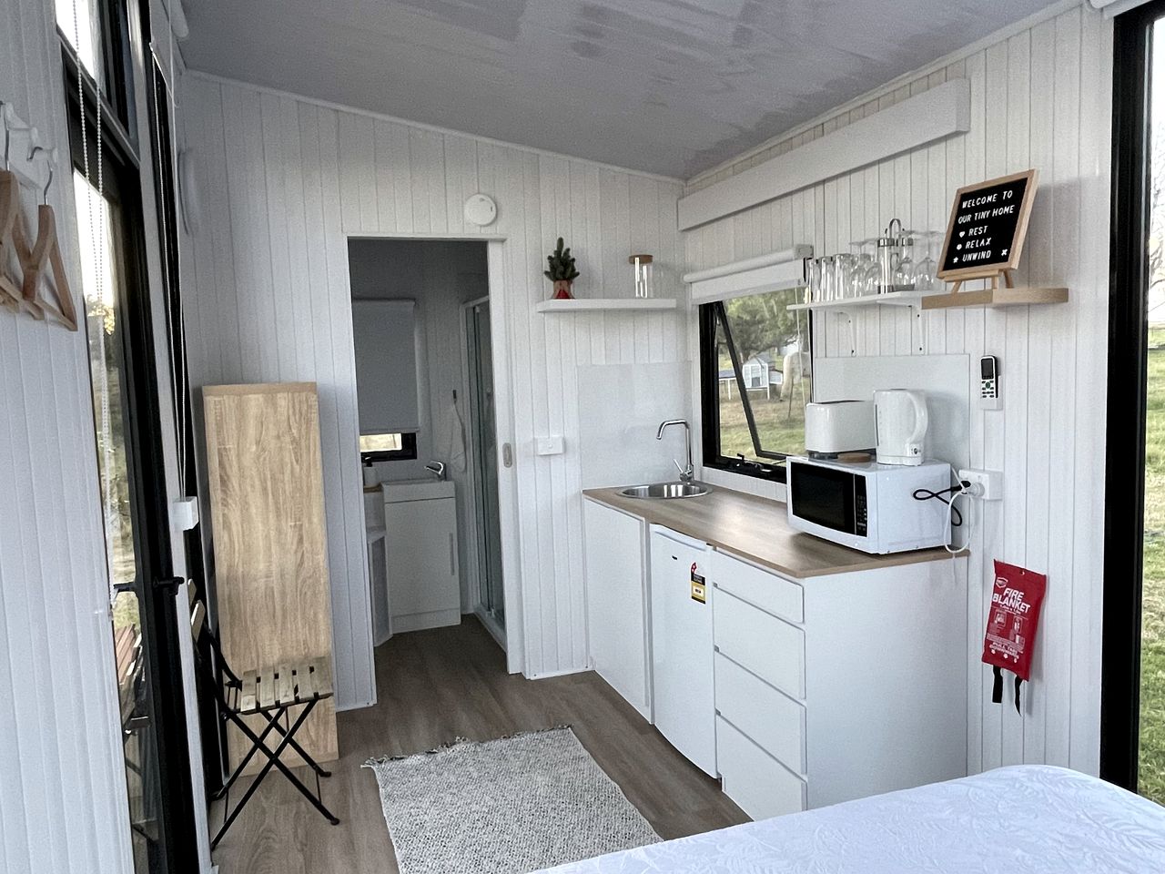 Tranquil, Pet-Friendly Tiny Home Perfect for Couples Glamping in Ulamambri, Australia