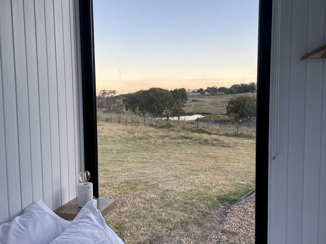 Tranquil, Pet-Friendly Tiny Home Perfect for Couples Glamping in Ulamambri, Australia