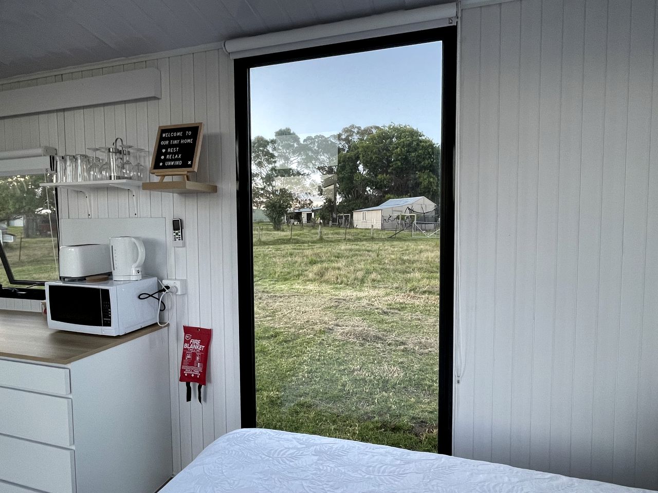 Tranquil, Pet-Friendly Tiny Home Perfect for Couples Glamping in Ulamambri, Australia