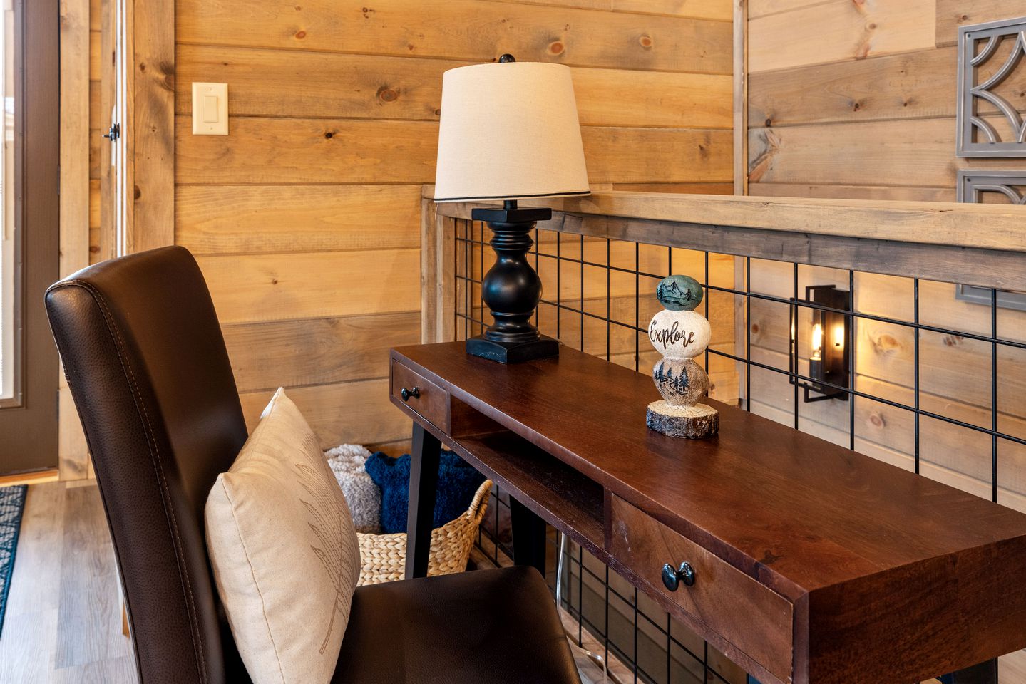 Fully-Equipped Cabin in Sevierville, Perfect for Glamping Getaways in the Smokies
