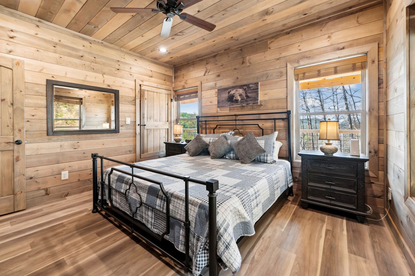 Fully-Equipped Cabin in Sevierville, Perfect for Glamping Getaways in the Smokies