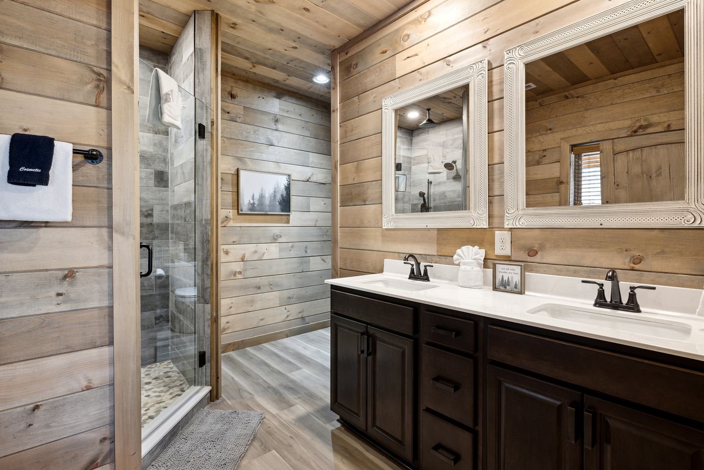 Fully-Equipped Cabin in Sevierville, Perfect for Glamping Getaways in the Smokies
