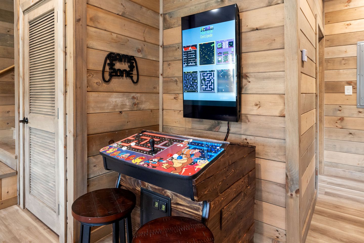 Fully-Equipped Cabin in Sevierville, Perfect for Glamping Getaways in the Smokies