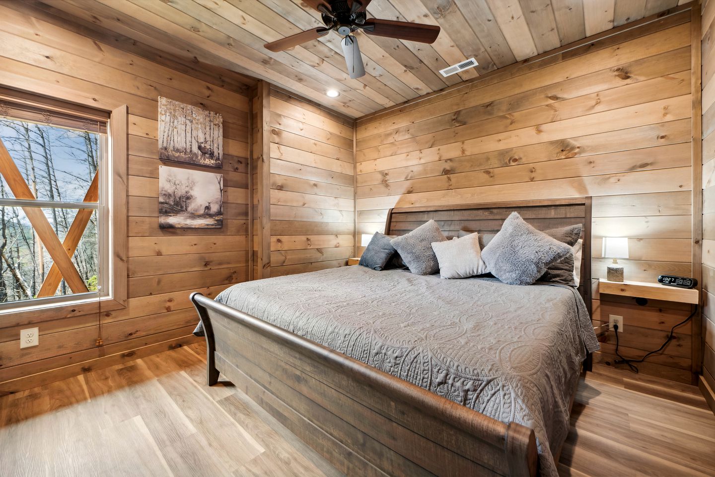 Fully-Equipped Cabin in Sevierville, Perfect for Glamping Getaways in the Smokies