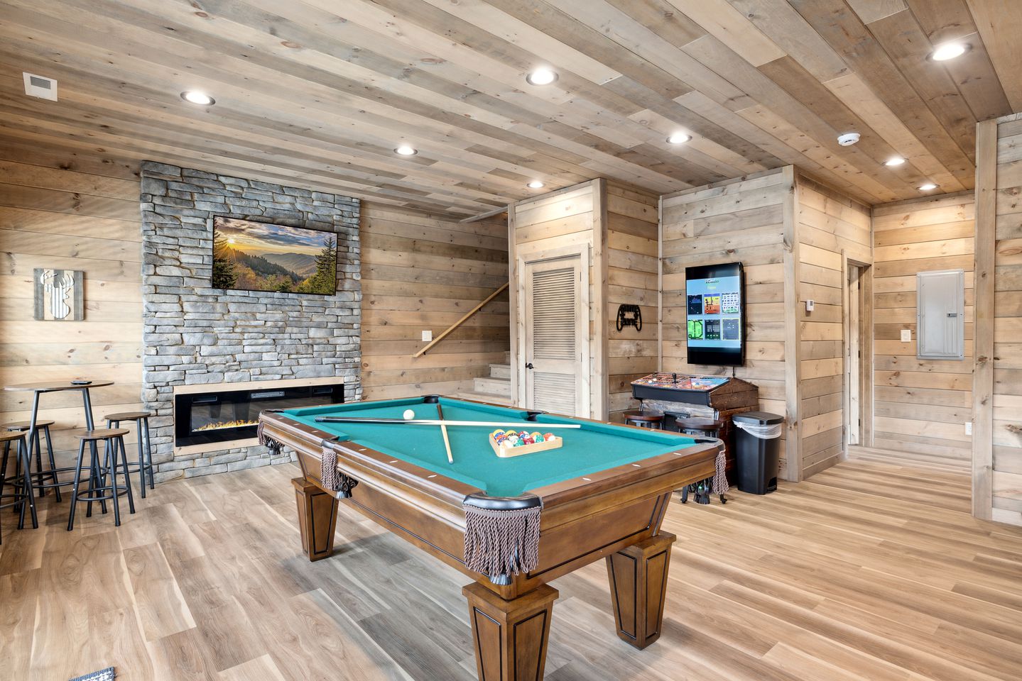 Fully-Equipped Cabin in Sevierville, Perfect for Glamping Getaways in the Smokies