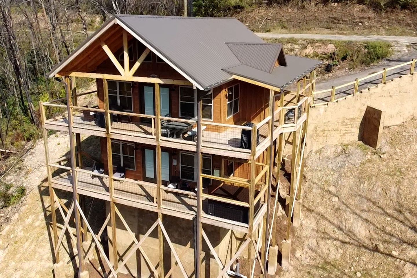 Fully-Equipped Cabin in Sevierville, Perfect for Glamping Getaways in the Smokies