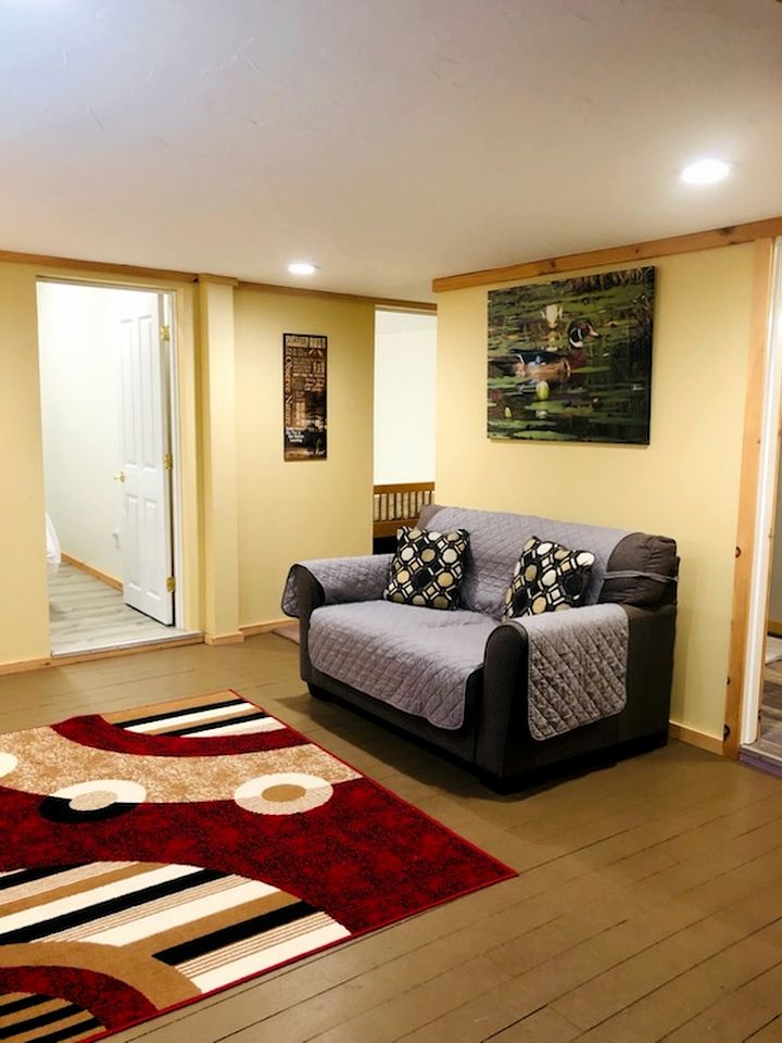 Cozy Pet-Friendly Cabin by the Water at Rockybound Pond for a Memorable Family Adventure in Croydon, New Hampshire