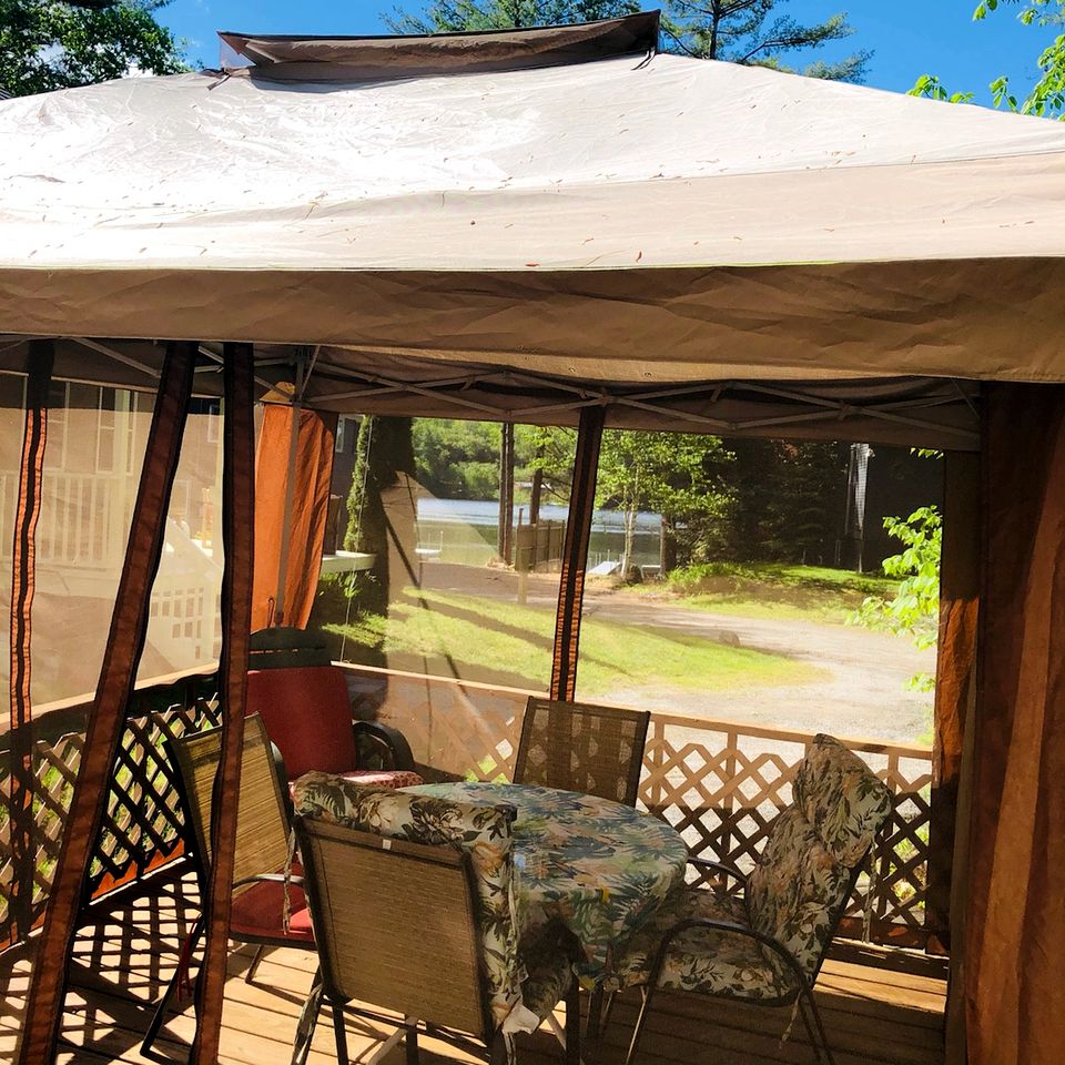 Cozy Pet-Friendly Cabin by the Water at Rockybound Pond for a Memorable Family Adventure in Croydon, New Hampshire