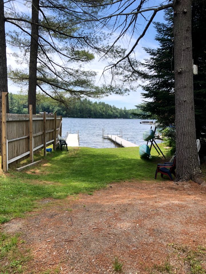 Cozy Pet-Friendly Cabin by the Water at Rockybound Pond for a Memorable Family Adventure in Croydon, New Hampshire
