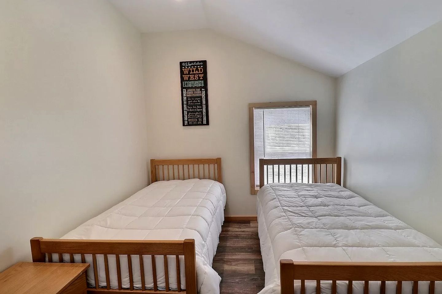 Cozy Pet-Friendly Cabin by the Water at Rockybound Pond for a Memorable Family Adventure in Croydon, New Hampshire