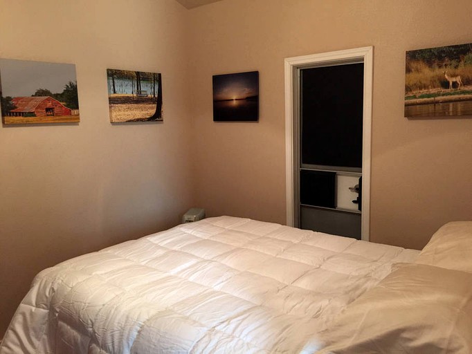 Cabins (Yantis, Texas, United States)