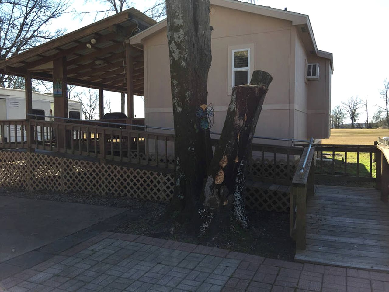 Pet-Friendly Lakeside Cabin Rental in Hideaway Harbor near Yantis, Texas