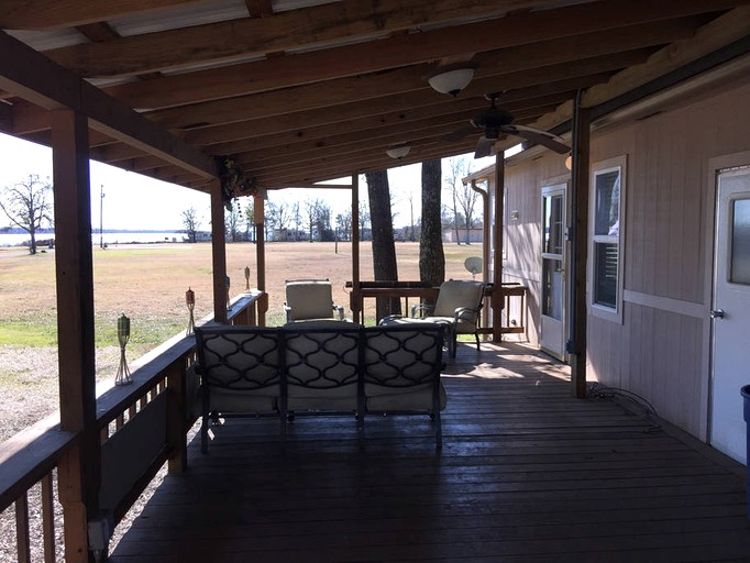 Cabins (Yantis, Texas, United States)