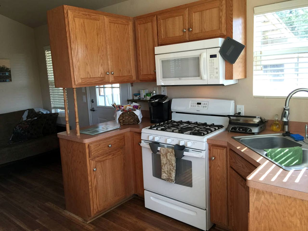 Pet-Friendly Lakeside Cabin Rental in Hideaway Harbor near Yantis, Texas