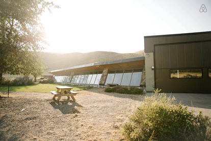 Unique and Modern Lodging with Exceptional Features in Paradise Valley, Montana photo 3