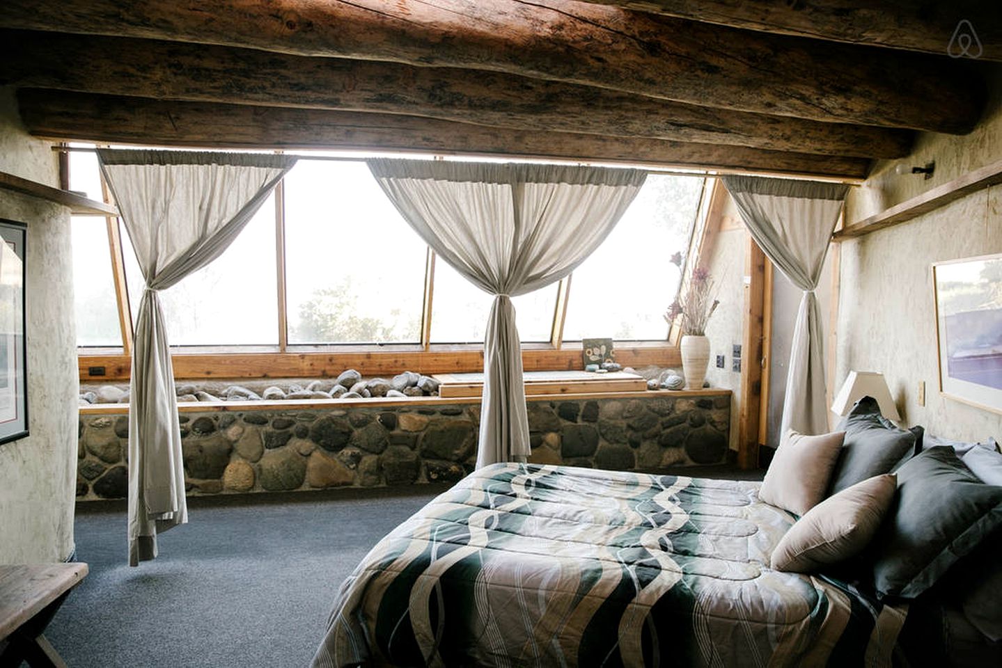 Unique and Modern Lodging with Exceptional Features in Paradise Valley, Montana