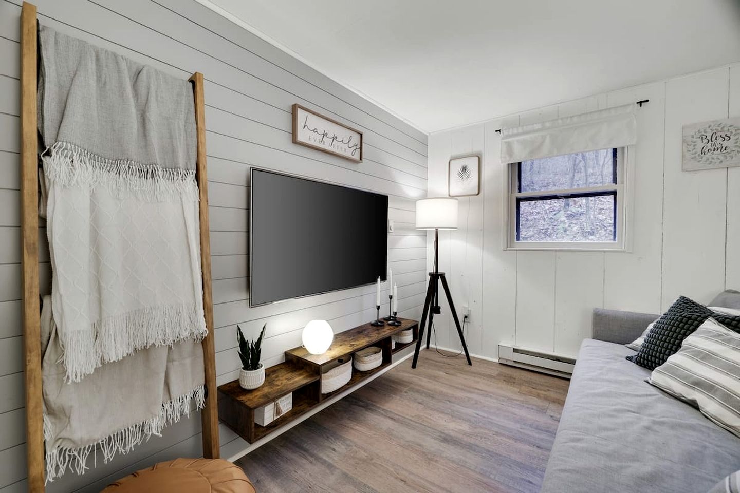 Pet Friendly Cabin with Fire Pit and Barbecue in Susquehanna, Pennsylvania