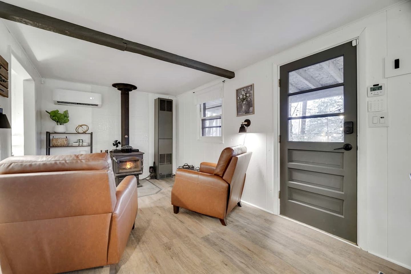 Pet Friendly Cabin with Fire Pit and Barbecue in Susquehanna, Pennsylvania