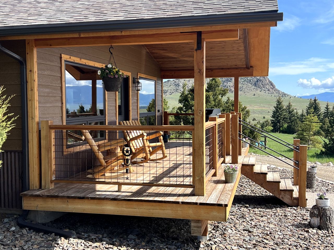 Charming Cabin with Mountain Views Near Madison River in Ennis, Montana