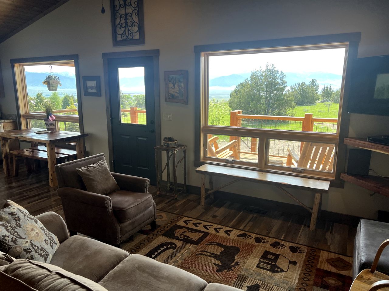 Charming Cabin with Mountain Views Near Madison River in Ennis, Montana