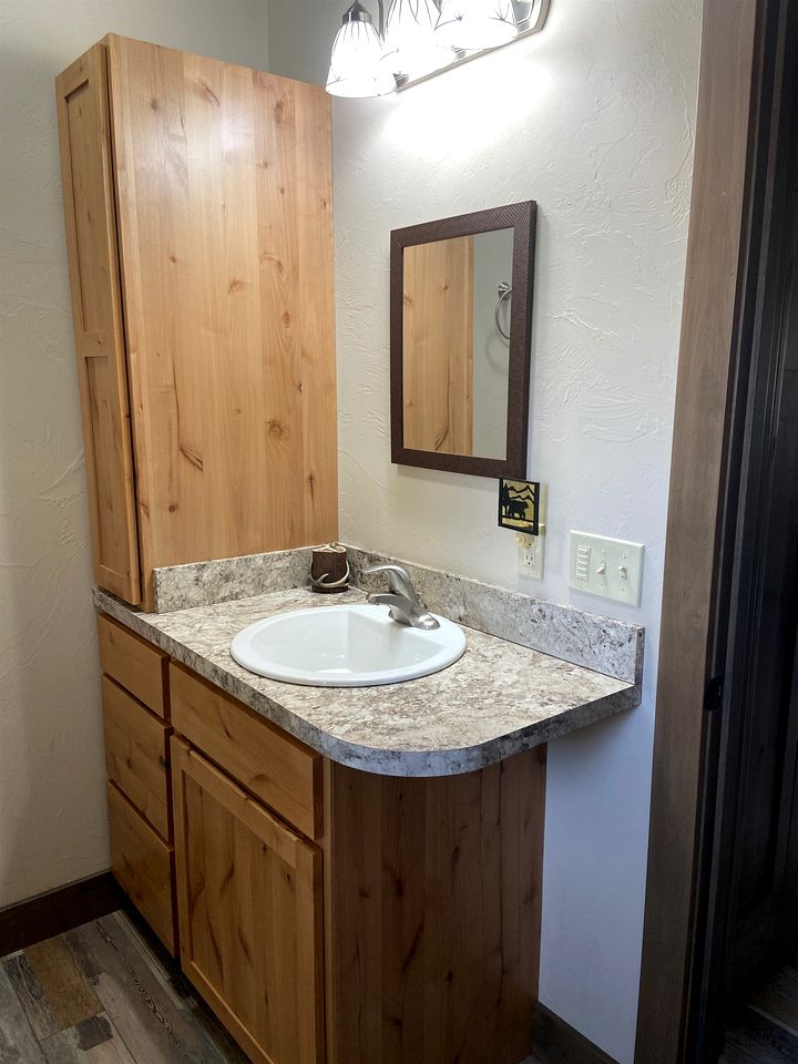 Charming Cabin with Mountain Views Near Madison River in Ennis, Montana