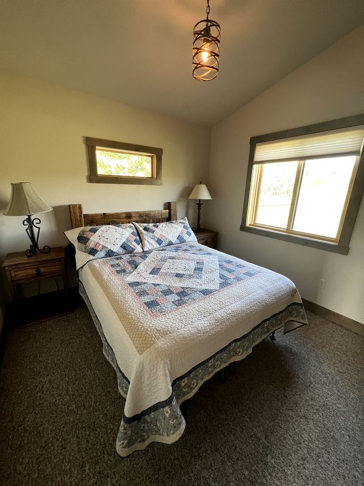 Charming Cabin with Mountain Views Near Madison River in Ennis, Montana