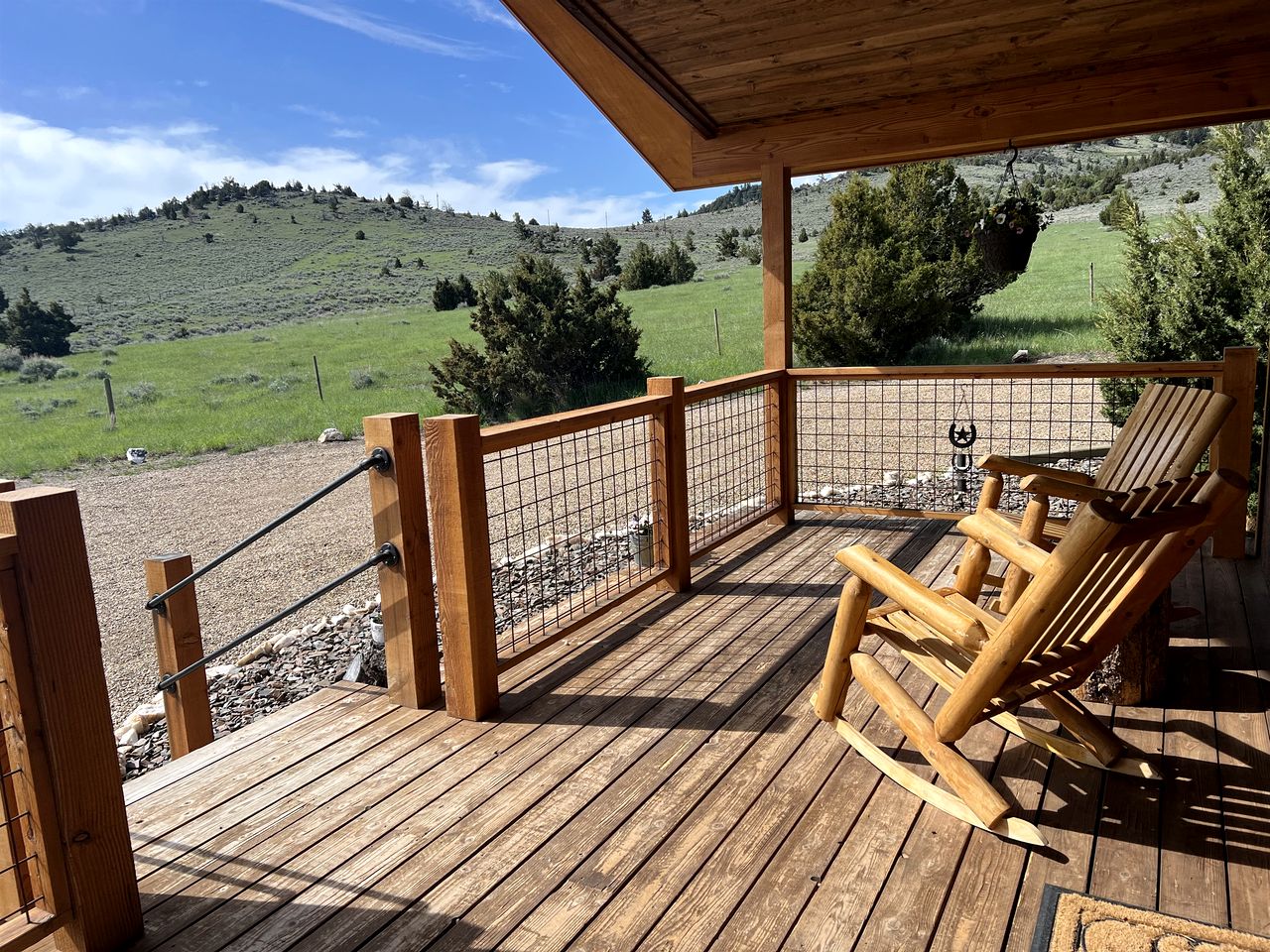 Charming Cabin with Mountain Views Near Madison River in Ennis, Montana