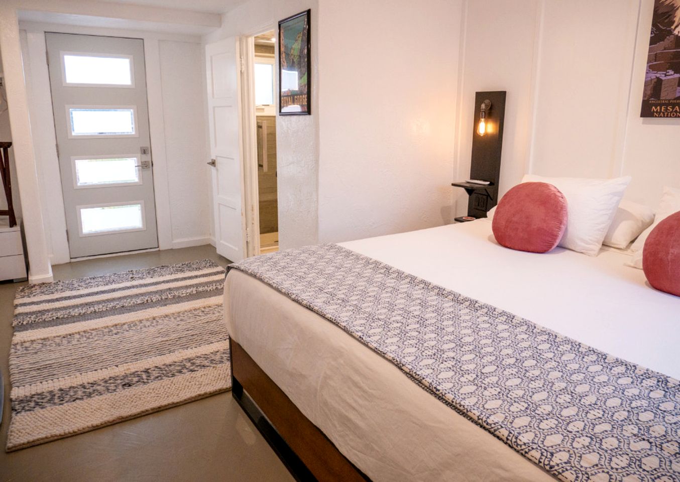 Cozy Modern Suite Rental with Gorgeous Mountain Views for a Romantic Getaway in Canon City, Colorado