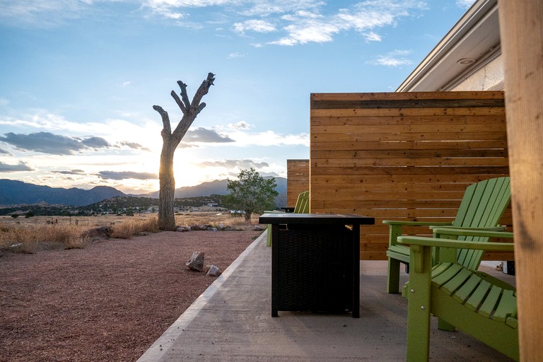 Cozy Modern Suite Rental with Gorgeous Mountain Views for a Romantic Getaway in Canon City, Colorado