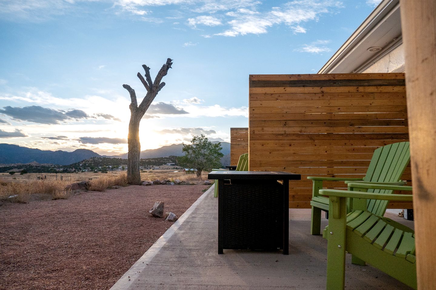 Cozy Modern Suite Rental with Gorgeous Mountain Views for a Romantic Getaway in Canon City, Colorado