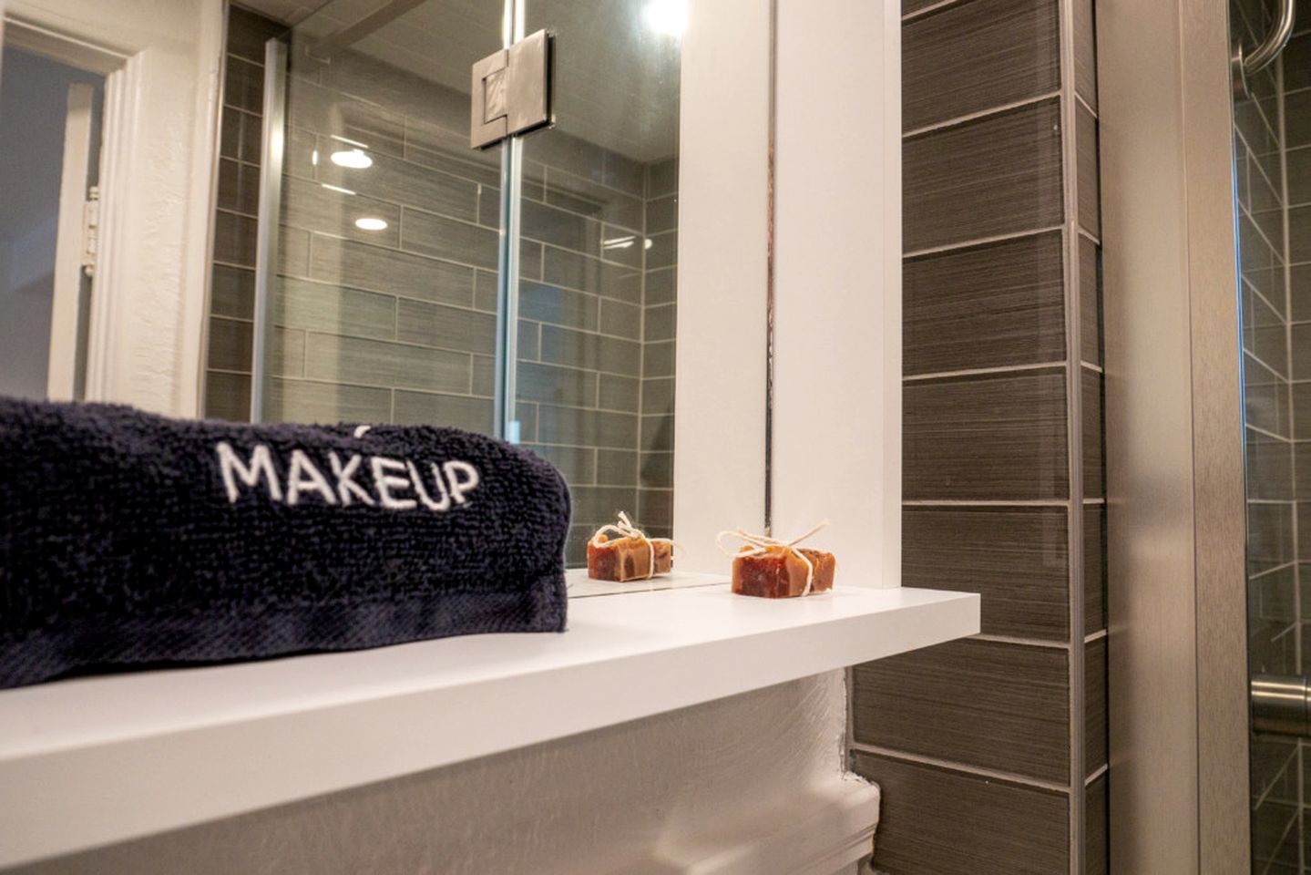 Cozy Modern Suite Rental with Gorgeous Mountain Views for a Romantic Getaway in Canon City, Colorado