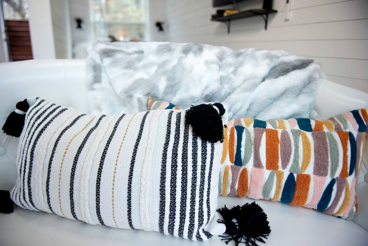 Beautiful Modern Tree House Cabin Surrounded by Trees for a Peaceful Romantic Getaway near Lone Oak, Texas